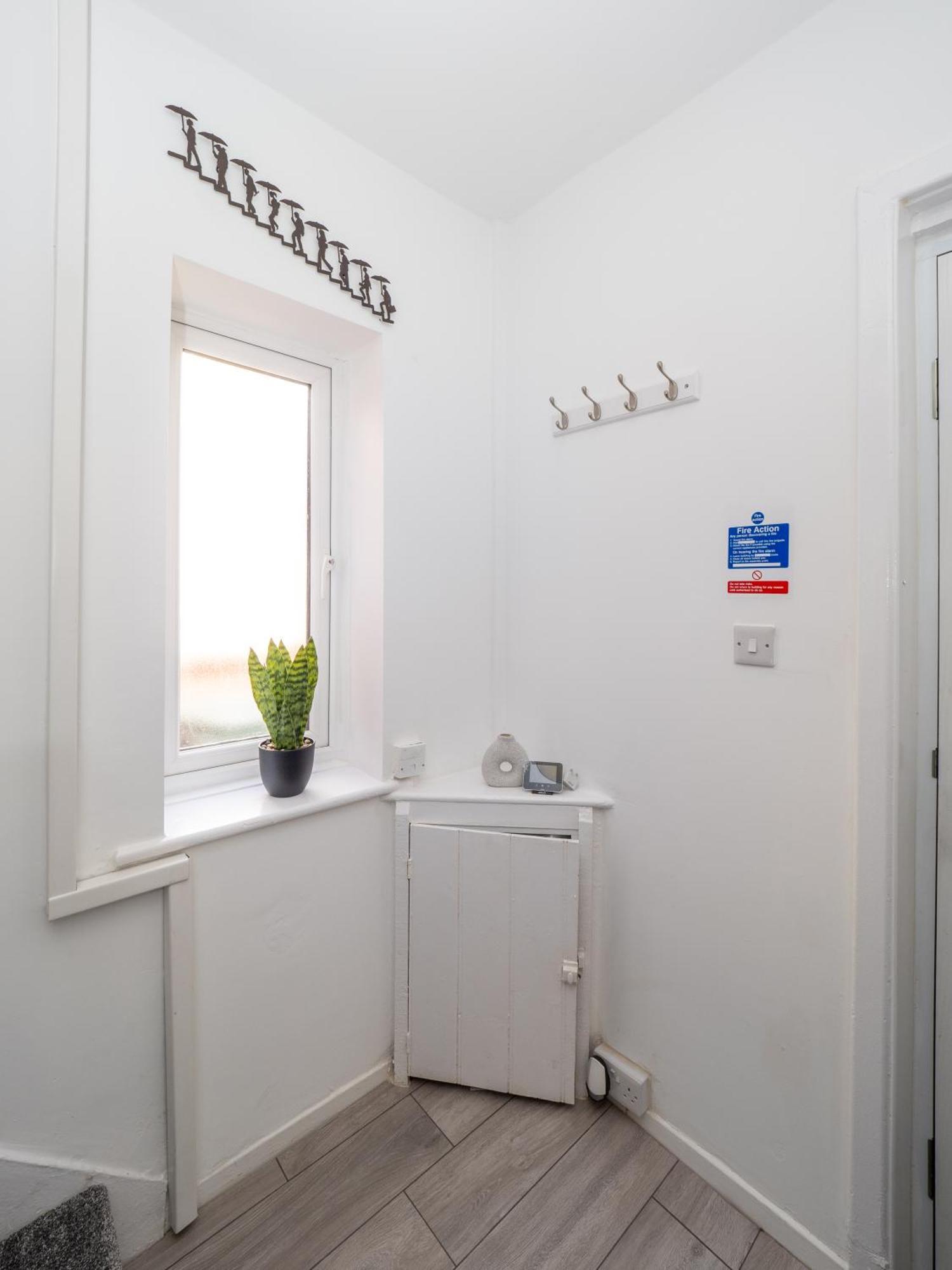 3Br Haven Retreat In Wallasey With Free Street Parking Εξωτερικό φωτογραφία